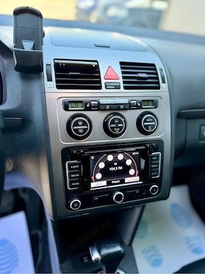 VW Touran 2.0Tdi Freestyle DSG 140 CP Xenon Navi Pilot PDC padele, 2010  - imagine 14