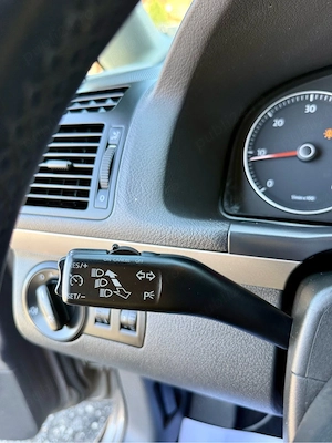 VW Touran 2.0Tdi Freestyle DSG 140 CP Xenon Navi Pilot PDC padele, 2010  - imagine 15