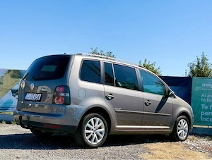 VW Touran 2.0Tdi Freestyle DSG 140 CP Xenon Navi Pilot PDC padele, 2010  - imagine 4