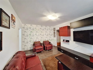 Apartament 3 camere semidecomandat zona Milcov - imagine 2
