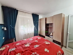 Apartament 3 camere semidecomandat zona Milcov - imagine 4