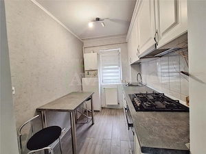Apartament 3 camere semidecomandat zona Milcov - imagine 7