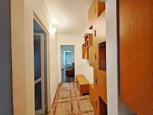 Apartament 3 camere semidecomandat zona Milcov - imagine 8