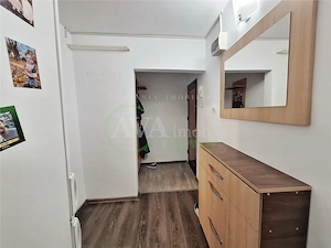 Apartament 3 camere semidecomandat zona Milcov - imagine 9