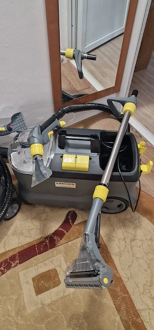 Inchiriez Aspirator profesional cu spalare prin extractie Karcher Professional Puzzi 8 1 10 2
