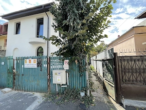 Casă de vânzare   3 camere, teren 123 mp, toate utilitățile