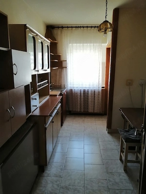 PROPRIETAR - GARA BILLA - Camera mare(living) in apartament 4 camere - imagine 3