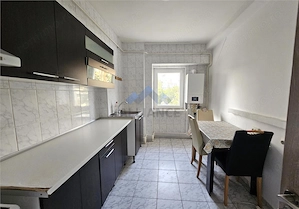 Apartament spatios, mobilat si utilat, la bulevard - imagine 2