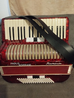 vând acordeon italian PAOLO SOPRANI 96 bași venit curând din Germania sună tare puternic  