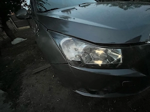 Vând far de Chevrolet Cruze , generație 2009-2012 