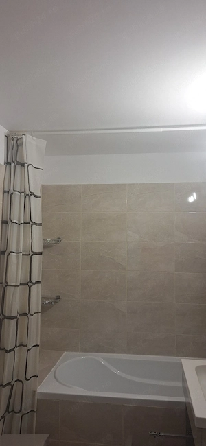 Apartament cu 3 camere   Etaj 4 | Centrală proprie & Aer condiționat - imagine 3