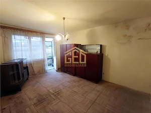 Apartament 3 camere in Moldova Noua - imagine 2