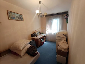 Apartament 3 camere etaj 2 in Moldova Noua - imagine 2