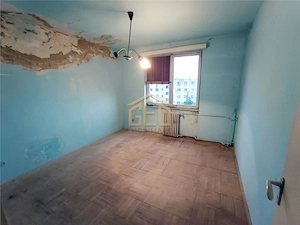 Apartament 3 camere in Moldova Noua - imagine 4