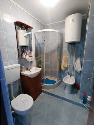 Apartament 3 camere in zona centrala Moldova Noua - imagine 7