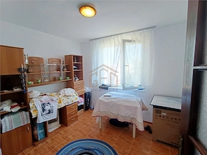Apartament 3 camere in zona centrala Moldova Noua - imagine 8