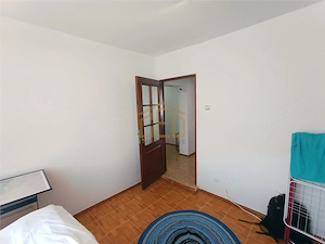 Apartament 3 camere in zona centrala Moldova Noua - imagine 9