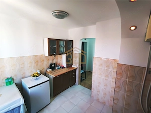 Apartament 3 camere in zona centrala Moldova Noua - imagine 11