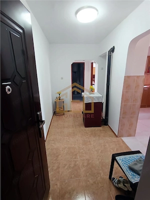 Apartament 3 camere in zona centrala Moldova Noua - imagine 13