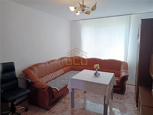 Apartament 3 camere in zona centrala Moldova Noua - imagine 3