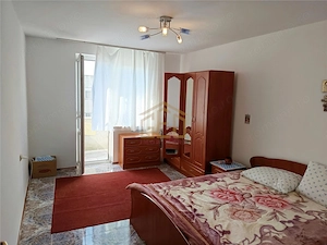 Apartament 3 camere in zona centrala Moldova Noua - imagine 5