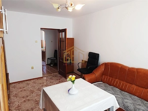 Apartament 3 camere in zona centrala Moldova Noua - imagine 4