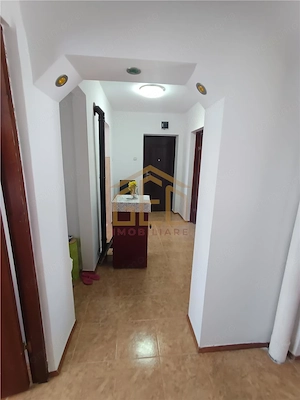 Apartament 3 camere in zona centrala Moldova Noua - imagine 12