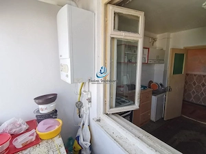 Apartament 3 camere semidecomandat cu 1 baie si 2 balcoane situat la etajul 5 in
