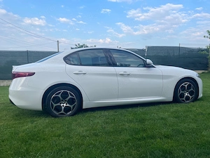 Alfa Romeo Giulia 2.2 JTDM Super  - imagine 6