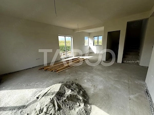 Casa individuala cu 5 camere carport si teren 478 mp Sura Mica Sibiu