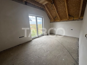 Casa individuala cu 5 camere carport si teren 478 mp Sura Mica Sibiu - imagine 9