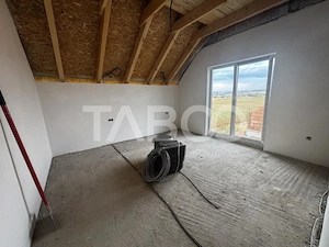 Casa individuala cu 5 camere carport si teren 478 mp Sura Mica Sibiu - imagine 18