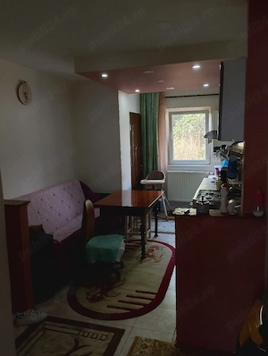 Vând apartament cu 3 camere zona la stradă !