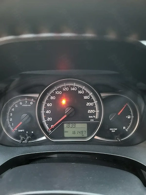 Toyota Yaris, 2015, motor 1.4 benzina, 100 CP - imagine 6
