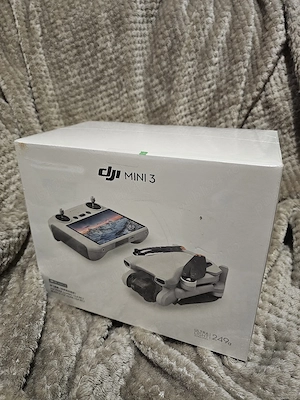 Dronă DJI Mini 3 Fly More Combo (DJI RC cu ecran)   SIGILATĂ   Neactivată - imagine 2