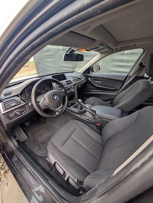 Vând BMW 320d (Break)   2017   Cu Plafon Panoramic   Ideal pentru Familie - imagine 9