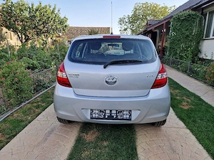 Hyundai i20 Benzină  An 2012 - imagine 9