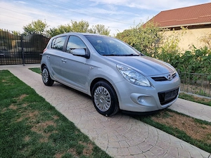 Hyundai i20 Benzină  An 2012 - imagine 8