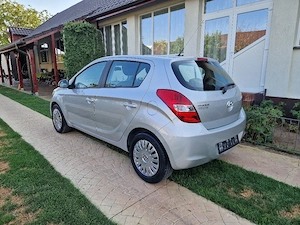 Hyundai i20 Benzină  An 2012 - imagine 4