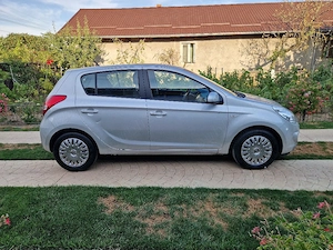 Hyundai i20 Benzină  An 2012 - imagine 10