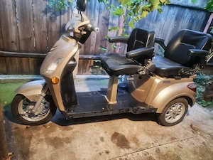 Triciclu electric RDB V-Klass, fara permis, 2 locuri, 25 km h