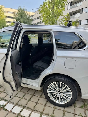 Mitsubishi Outlander PHEV 4x4 | Unic Proprietar | Revizii Reprezentanță | Garanție Baterie 2028 - imagine 10