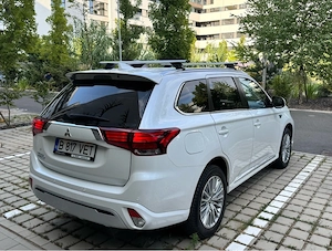 Mitsubishi Outlander PHEV 4x4 | Unic Proprietar | Revizii Reprezentanță | Garanție Baterie 2028 - imagine 3