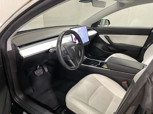 Tesla Model 3 - imagine 5