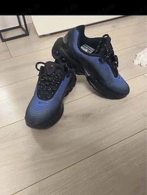 Adidași Nike dn