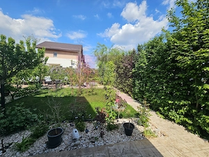 Casă 2019, P+1+pod, renovată, curte amenajată, aproape de pădure - imagine 17