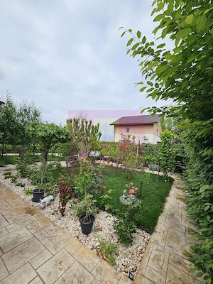 Casă 2019, P+1+pod, renovată, curte amenajată, aproape de pădure - imagine 15
