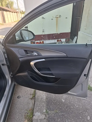 Opel insignia sports tourer - imagine 9