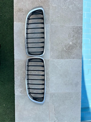 Lot Piese BMW: Grile Cromate E46 / F30 + Capace Oglinzi F-Series + Footrest M - imagine 7