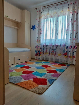 Proprietar inchiriez apartament cu 3 camere și 2 bai  zona Coresi  - imagine 2